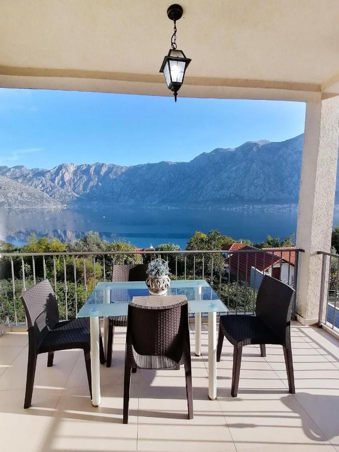Bay Of Kotor View Apartment With Pool Prcanj Bagian luar foto