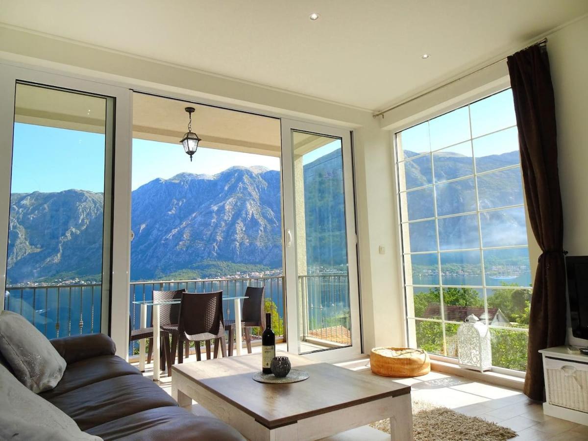 Bay Of Kotor View Apartment With Pool Prcanj Bagian luar foto