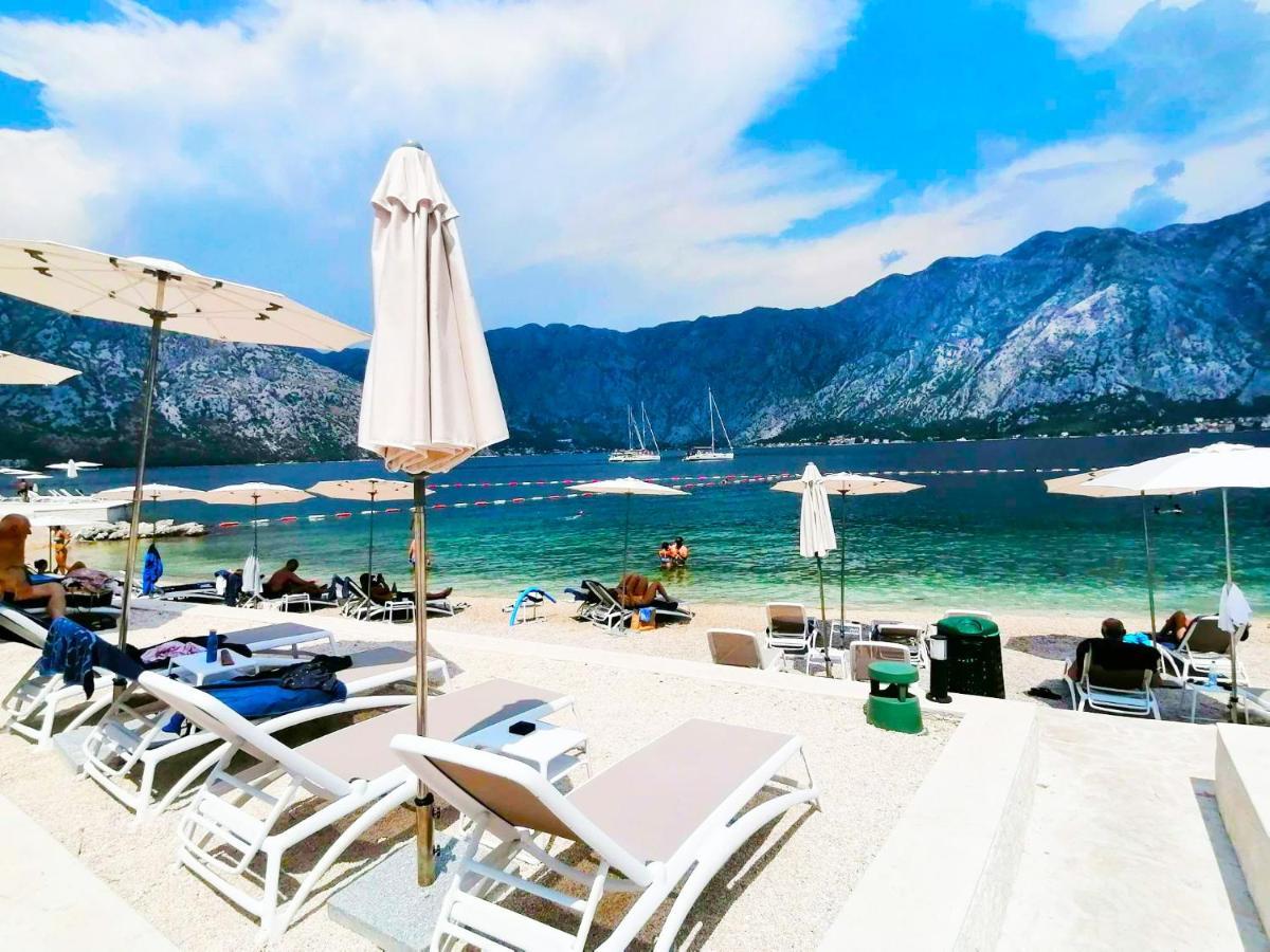 Bay Of Kotor View Apartment With Pool Prcanj Bagian luar foto