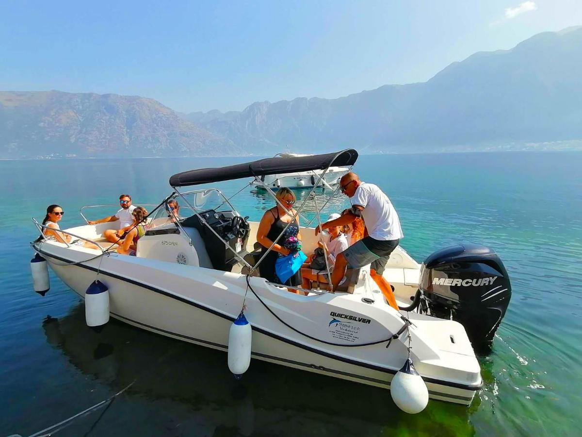 Bay Of Kotor View Apartment With Pool Prcanj Bagian luar foto